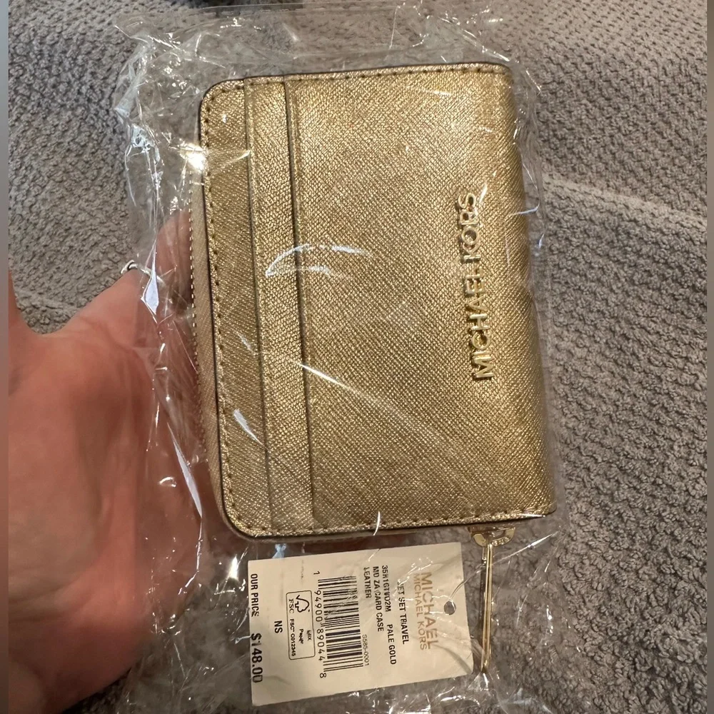 Michael Kors- REED 35S4G6RM6M VANL/PLGOLD MD BELTED BUCKT MSGR - NWT - Picture 14 of 16